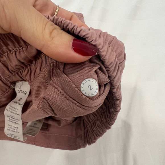 Lululemon Hotty Hot short 2.5” - Picture 7 of 9